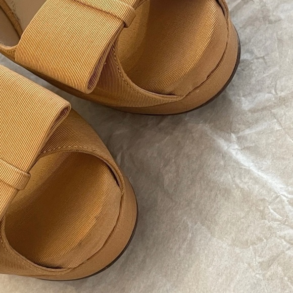 NEW W/ Imperfections FENDI  Bow Peep Toe Platform Heels Pumps 38.5 MSRP $495 - Picture 4 of 12